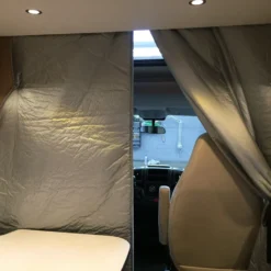 Tammers Matkailuauton Väliverho -Autotarvikkeet myymälä sunlight matkailu auton ohjaamon valiverho tampere aabfee0c