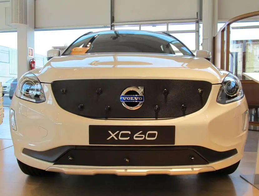 Tammer-Suoja Volvo XC60 Vm. 2014- (ei CWAB, R-Design) 3 Tammer-Suoja Volvo XC60 Vm. 2014- (ei CWAB, R-Design)