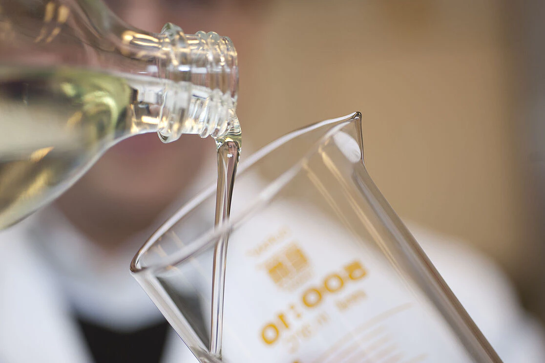 Autotarvikkeet myymälä -Autotarvikkeet myymälä csm Oelprobe bc80b908c9